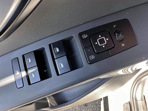Used 2023 Kia Niro EX FWD image 9