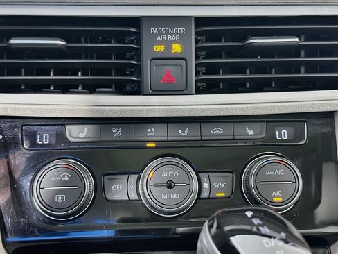 Used 2023 Volkswagen Jetta SE FWD image 15