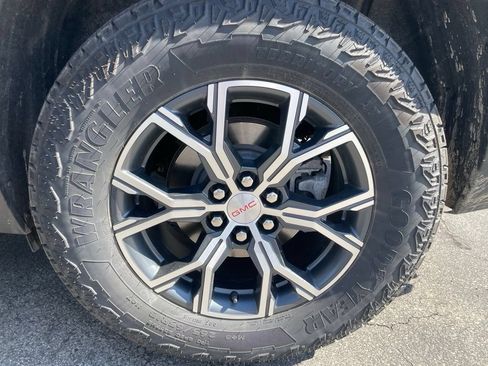 Used 2024 GMC Acadia AT4 w/ Luxury Package AWD/4WD image 21