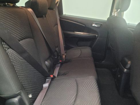 Used 2019 Dodge Journey SE FWD image 19