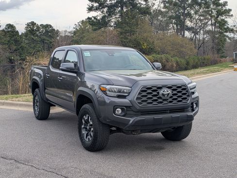 Used 2022 Toyota Tacoma TRD Off-Road image 3