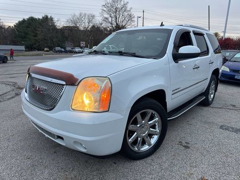 Used 2011 GMC Yukon Denali image 1