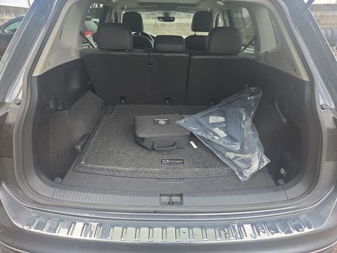 Certified 2022 Volkswagen Tiguan SE w/ Panoramic Sunroof Package image 12