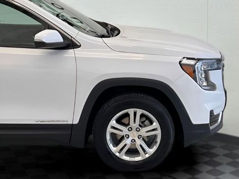 Used 2022 GMC Terrain SLE w/ Driver Convenience Package image 10