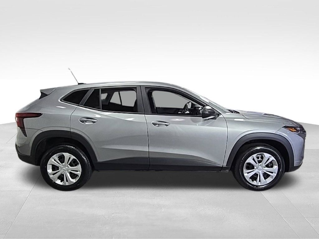 Used 2024 Chevrolet Trax LS FWD image 6