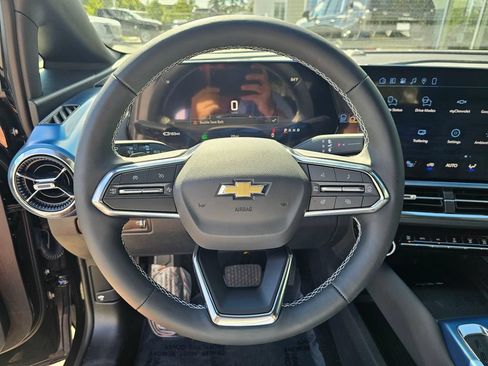 Used 2026 Chevrolet Equinox EV LT AWD/4WD image 24