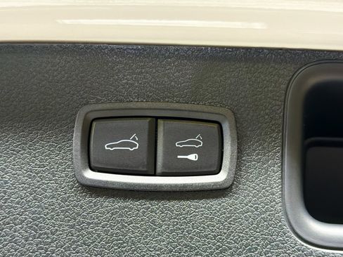 Used 2025 Porsche Macan image 14