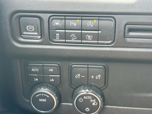 Used 2023 Chevrolet Tahoe Z71 w/ Luxury Package image 13