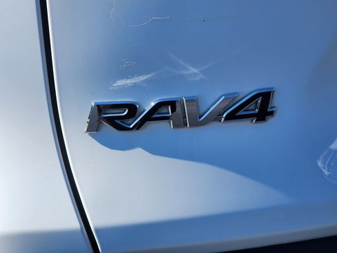 Used 2019 Toyota RAV4 XLE w/ Convenience Package image 10