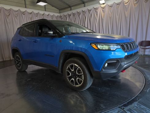 Used 2024 Jeep Compass Trailhawk AWD/4WD image 10