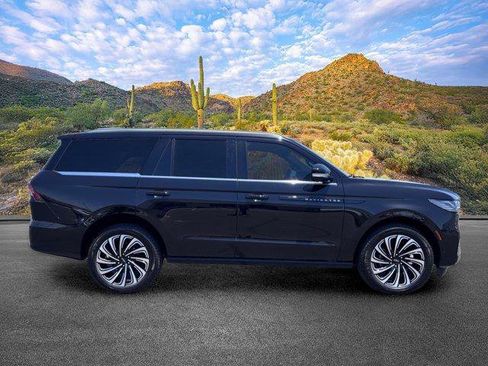 Used 2025 Lincoln Navigator Black Label AWD/4WD image 3