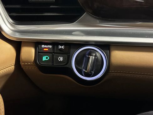 Used 2018 Porsche Panamera image 32