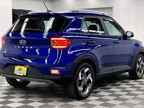 Used 2024 Hyundai Venue Limited image 12