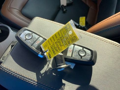 Certified 2024 Ford Bronco Outer Banks AWD/4WD image 36
