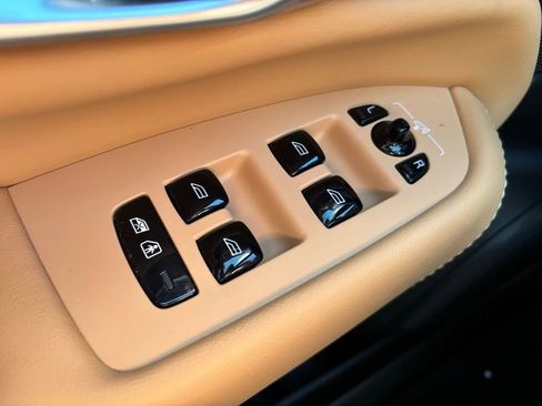 Certified 2024 Volvo XC90 T8 Ultimate w/ Protection Package Premier image 31