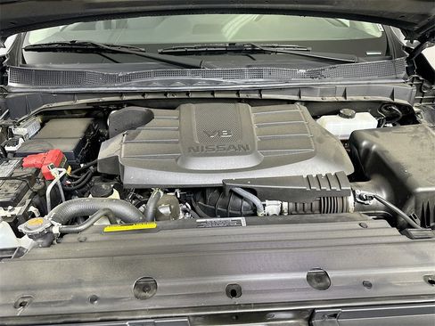 Used 2024 Nissan Titan SV w/ SV Convenience Package image 7
