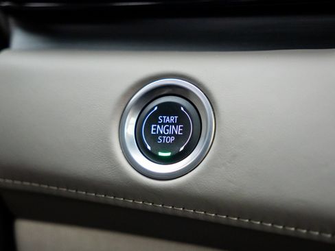Used 2024 Cadillac Escalade Sport Platinum w/ LPO, ONYX Package AWD/4WD image 29