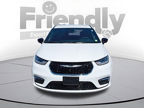 New 2026 Chrysler Pacifica Select FWD image 2