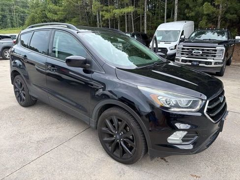 Used 2017 Ford Escape SE w/ SE Sport Appearance Package FWD image 47