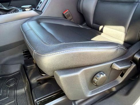 Used 2025 Ford Bronco Badlands image 17