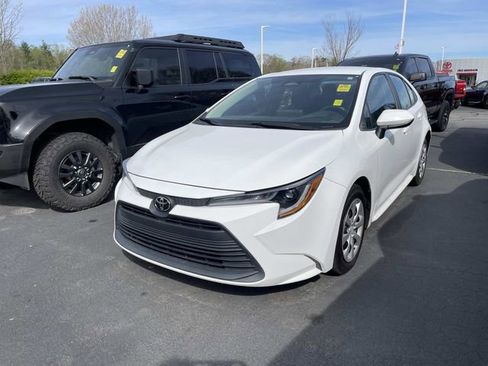 Used 2024 Toyota Corolla LE image 1