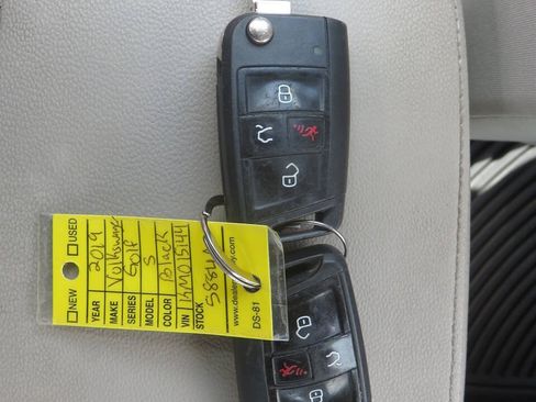 Used 2019 Volkswagen Golf S FWD image 38