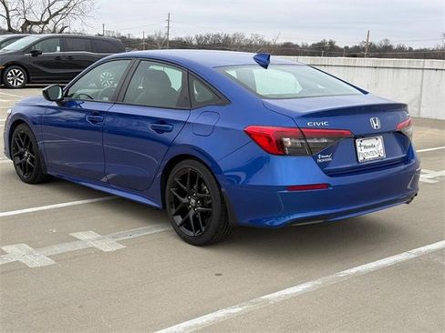 Used 2023 Honda Civic Sport image 6