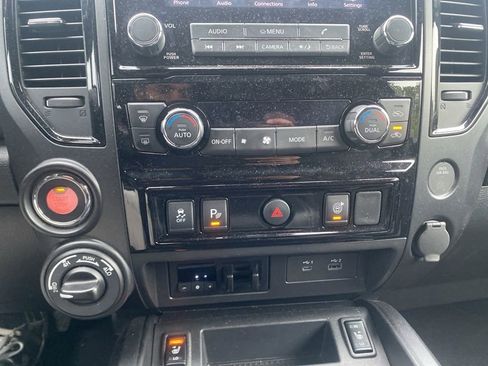 Used 2024 Nissan Titan SV w/ SV Convenience Package image 25