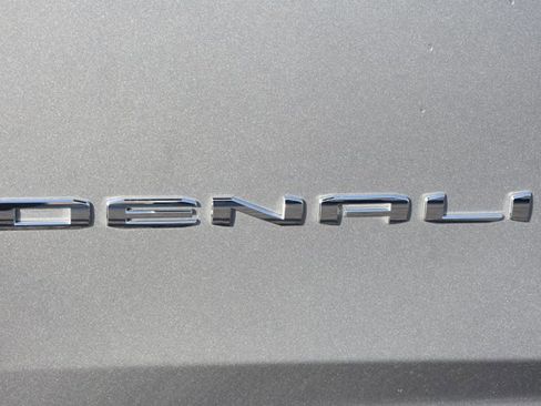 Used 2025 GMC Yukon Denali image 13