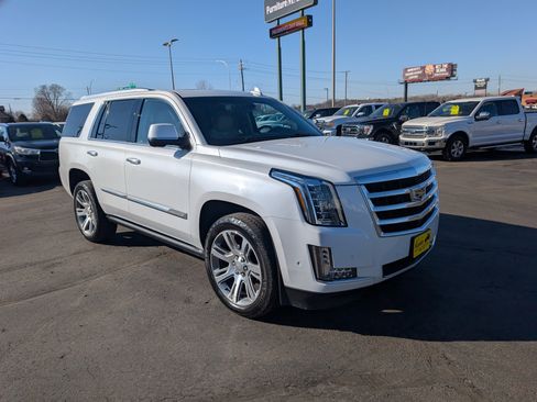Used 2017 Cadillac Escalade Premium Luxury image 2