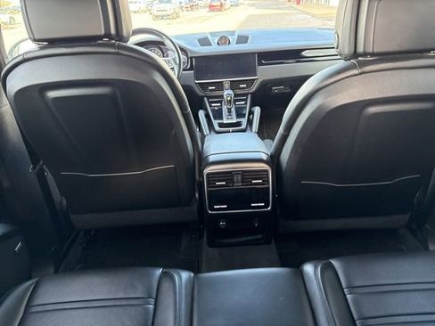 Used 2020 Porsche Cayenne S image 32