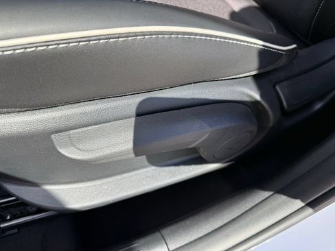 Used 2023 Hyundai Venue Limited FWD image 23