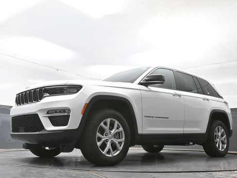 Used 2022 Jeep Grand Cherokee Limited AWD/4WD image 54