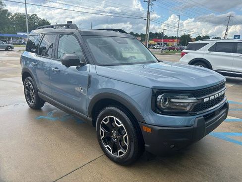 Certified 2025 Ford Bronco Sport Outer Banks w/ Outer Banks Tech Package+ AWD/4WD image 3