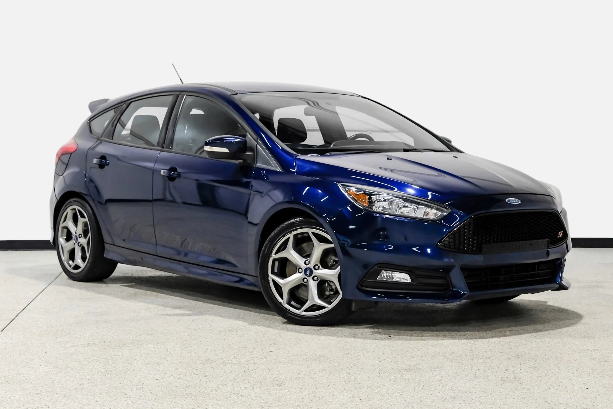 Used 2017 Ford Focus ST FWD image 4