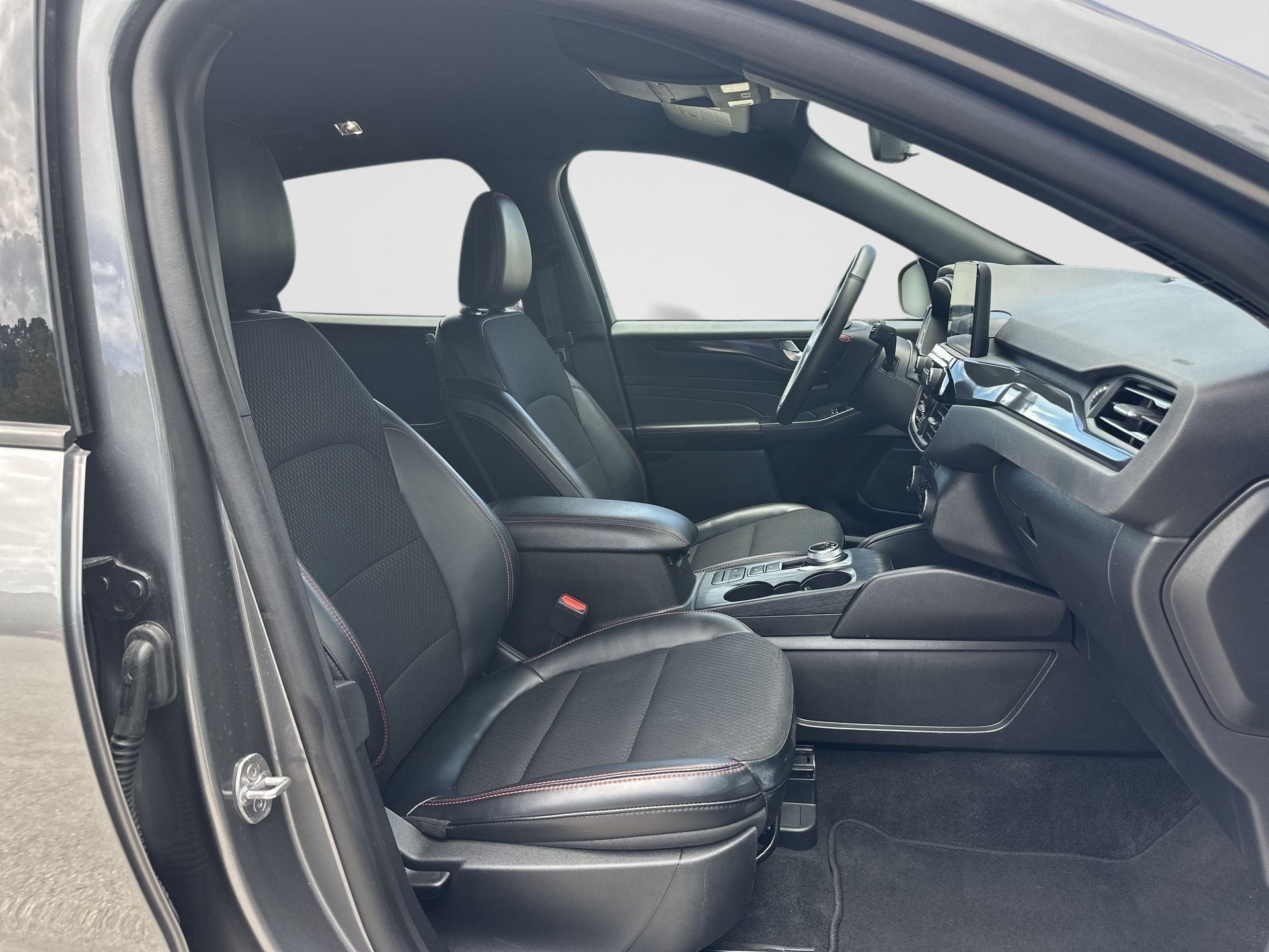 Used 2025 Ford Escape ST-Line AWD/4WD image 27