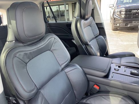 Used 2025 Lincoln Aviator Reserve w/ Luxury Package AWD/4WD image 32