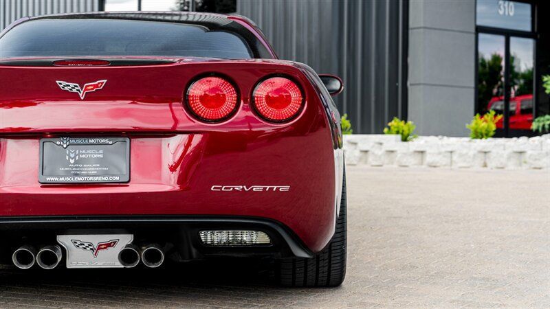 Used 2007 Chevrolet Corvette Coupe w/ Preferred Equipment Group RWD image 14