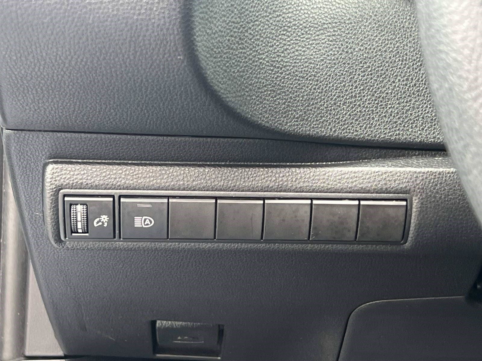 Used 2020 Toyota Corolla LE FWD image 20