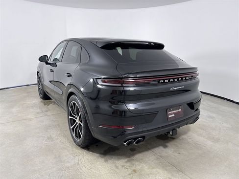 New 2026 Porsche Cayenne S image 3