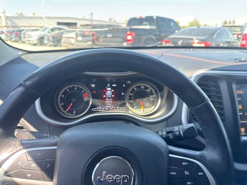 Used 2018 Jeep Cherokee Trailhawk w/ Comfort/Convenience Group AWD/4WD image 25