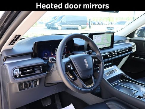 Used 2025 Lincoln Aviator AWD image 10