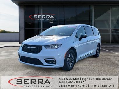 Used 2023 Chrysler Pacifica Limited