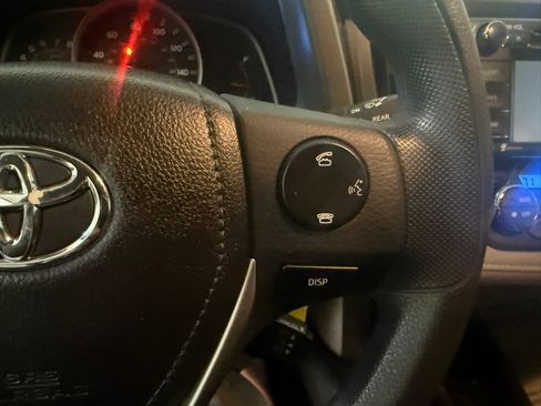 Used 2014 Toyota RAV4 XLE image 32