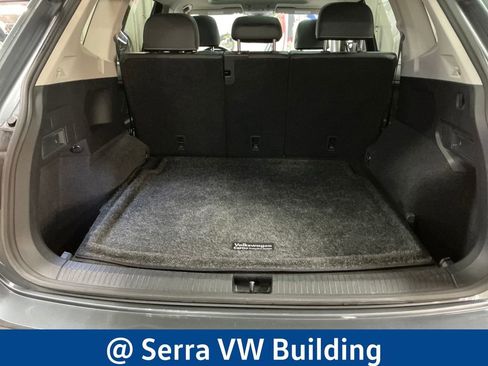 Used 2023 Volkswagen Tiguan SE w/ Panoramic Sunroof Package image 30