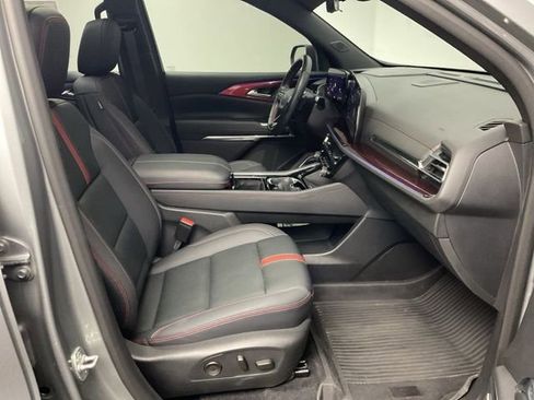 Used 2024 Chevrolet Traverse RS image 26