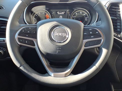 Used 2021 Jeep Cherokee Latitude Lux w/ Mopar Interior Package AWD/4WD image 13