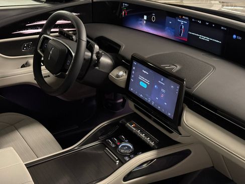New 2026 Lincoln Nautilus Reserve w/ Jet Appearance Package AWD/4WD image 10