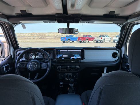 Used 2025 Jeep Wrangler Sport AWD/4WD image 14