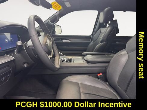 Used 2024 Jeep Wagoneer L Series III w/ Premium Group I image 7